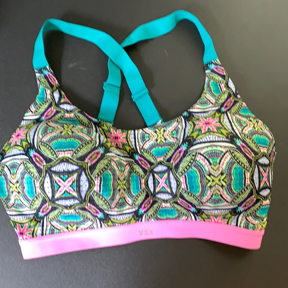 34DD Victoria’s Secret sports bra